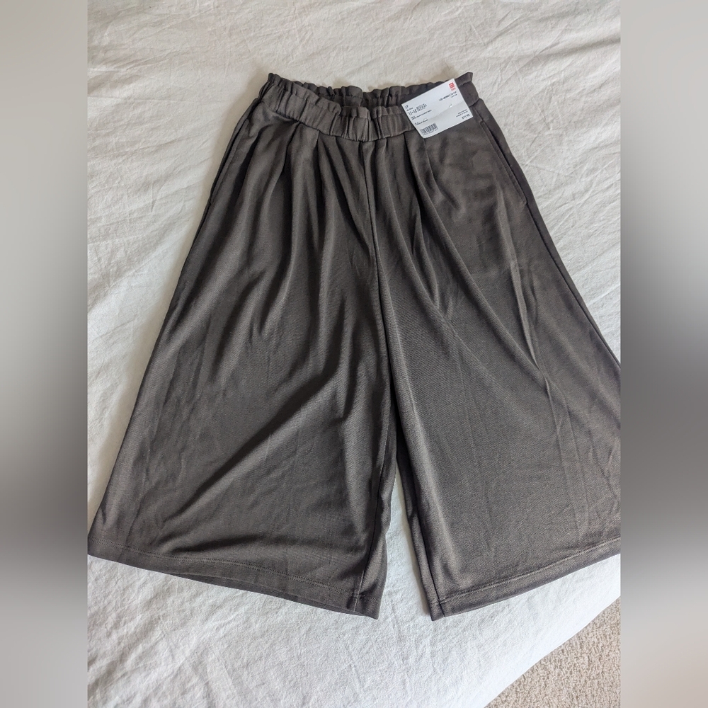 SZ 11-12 Kids Wide Leg Soft Uniqlo Pants